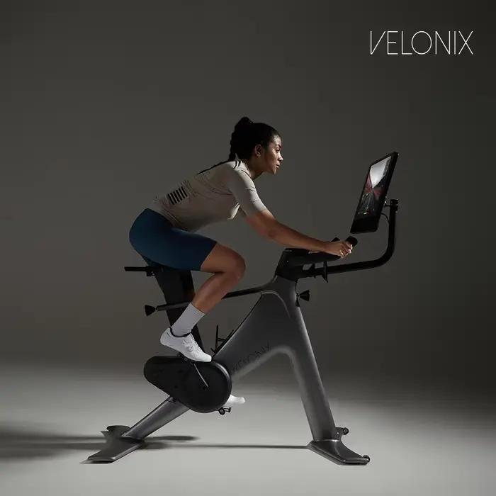 Vélo d'exercice intelligent pour le cyclisme, vélo stationnaire avec système de freinage magnétique