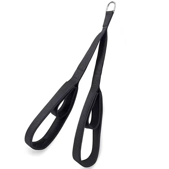 Entraînement fitness des biceps et des triceps avec bandes de résistance