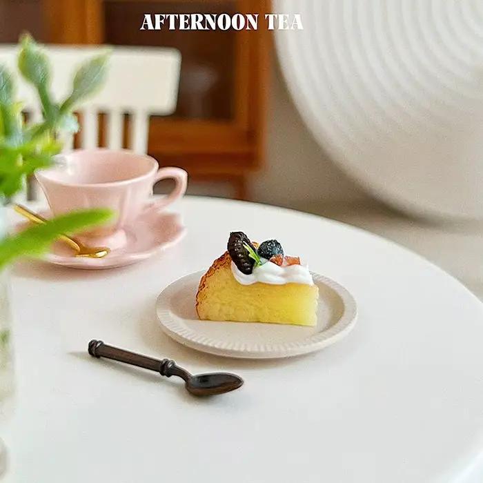 1 pièce d'accessoires de meubles de cuisine pour maison de poupée, mini-gâteau basque, pain, dessert DIY, mini-aliments, crème dessert, miniatures 1/12 pour maison de poupée