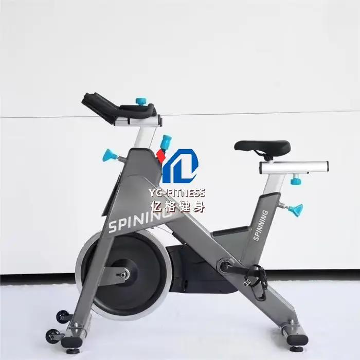 Vélo d'exercice, équipement de gym à domicile