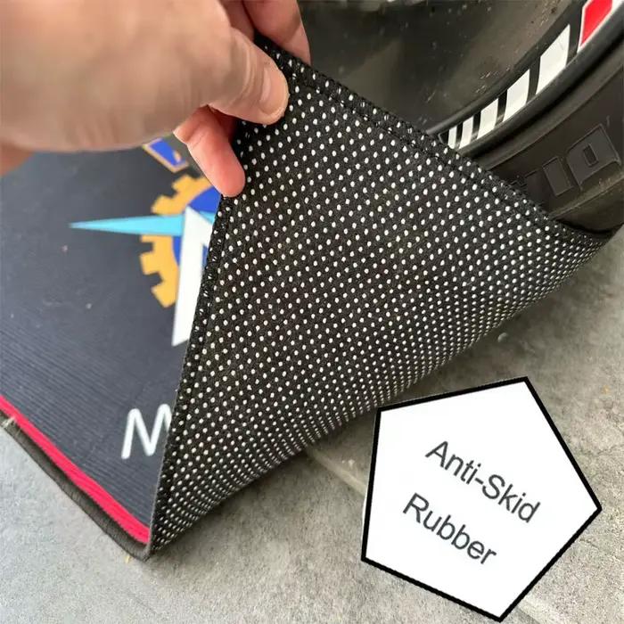 Tapis de garage Suzuki Motorsports, tapis de présentation moto racing cool, tapis pour vélo électrique, paillasson d'entrée, décoration de chambre et de maison