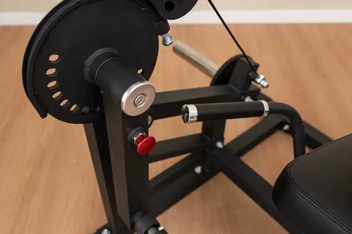 Appareil de musculation combiné pour extensions et curls assis à charge libre