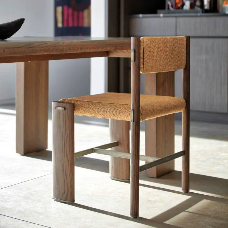 Chaise en bois massif de luxe haut de gamme avec corde tressée, style rétro surprenant, design de cr