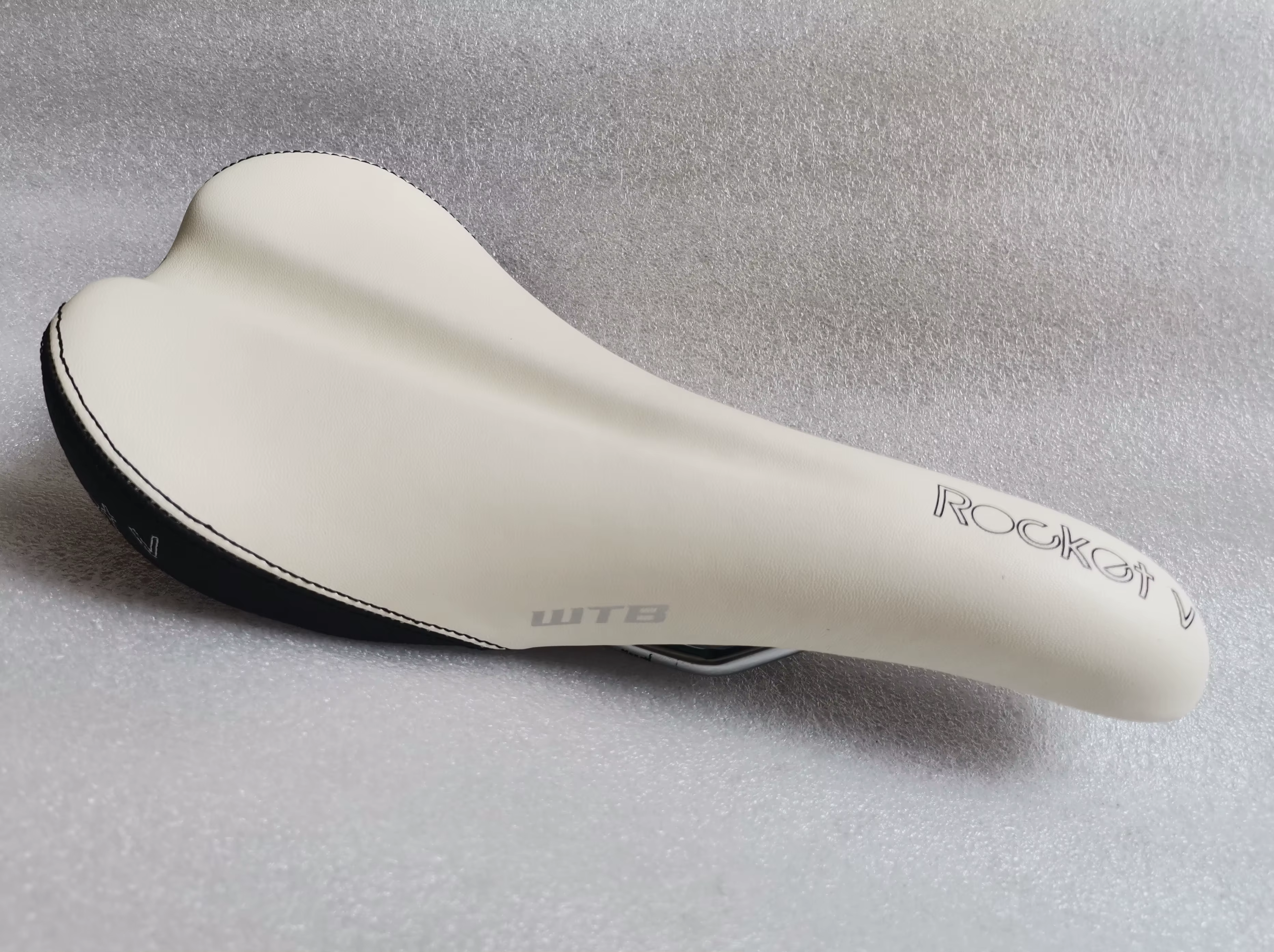 Nouveau siège de selle WTB ROCKET V vtt vélo de ville noir blanc L268mm x W129mm